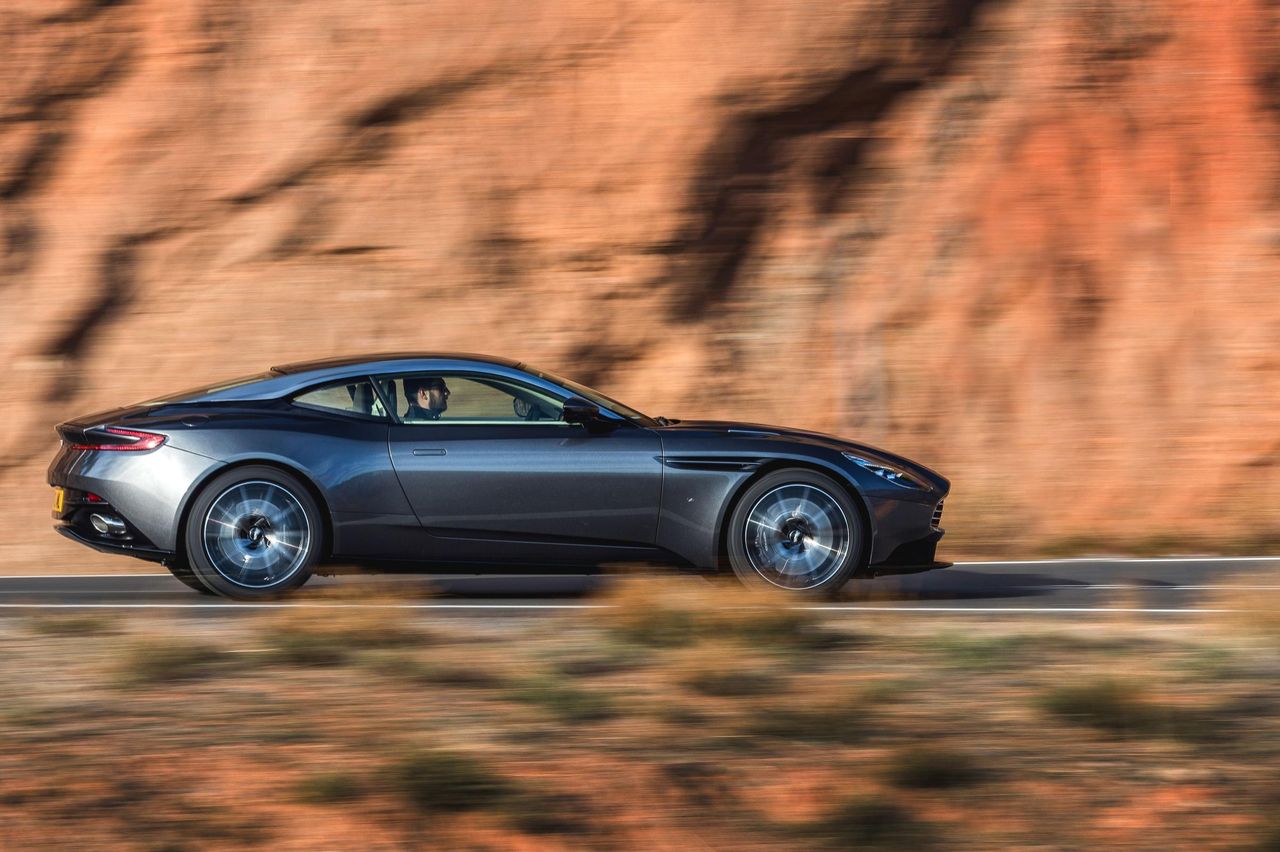 aston_martin_db11_embargo_010316_1400cet_10.jpg
