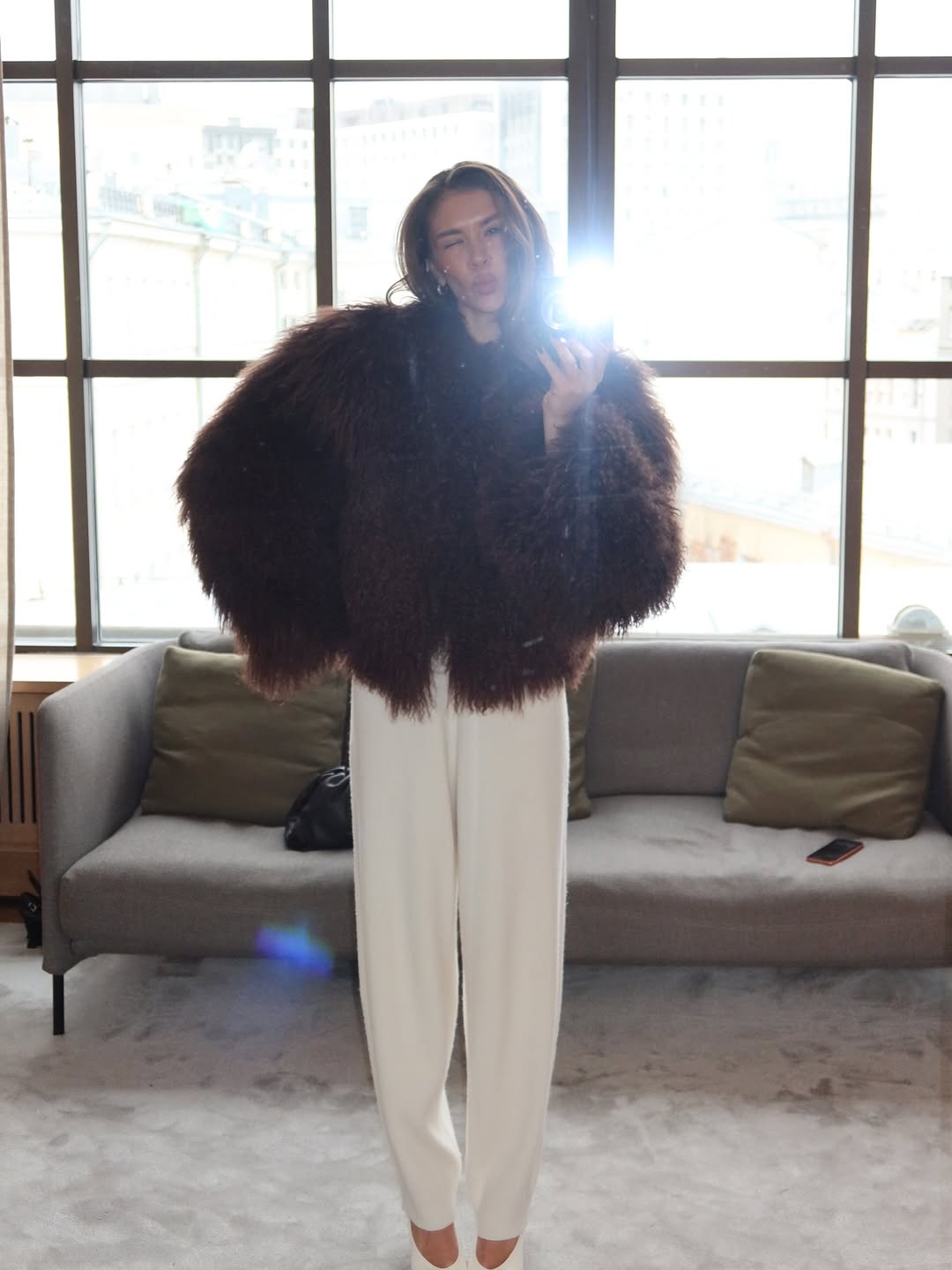 woman wearing non-outdated outfit in 2026