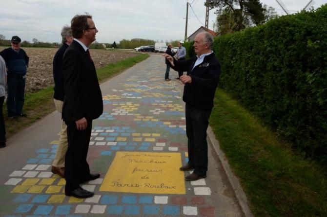 Jean-Francois Pecheux explaining the finer details of the pave