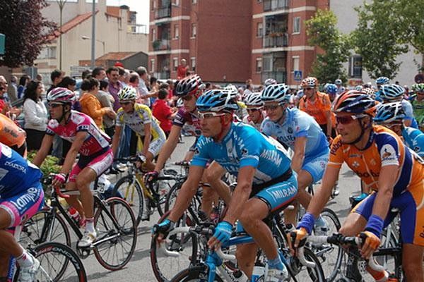 Erik Zabel looks for another sprint opportunity today.