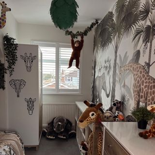 kids bedroom with jungle theme