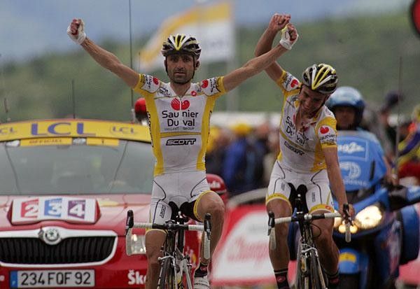 Saunier Duval - Scott on top: Leonardo Piepoli rides to his team's third stage win of this year's Tour de France.