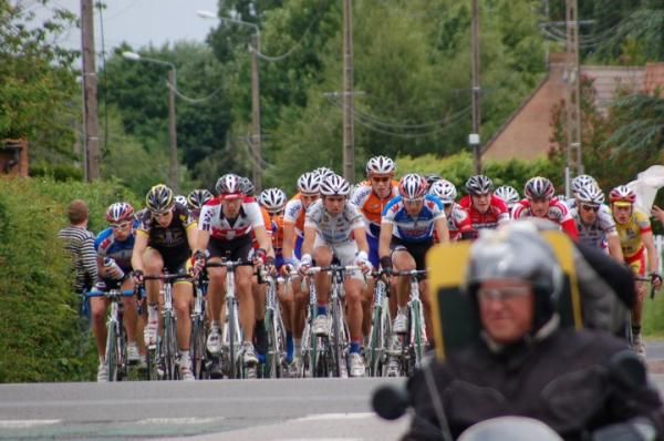 The peloton near the start