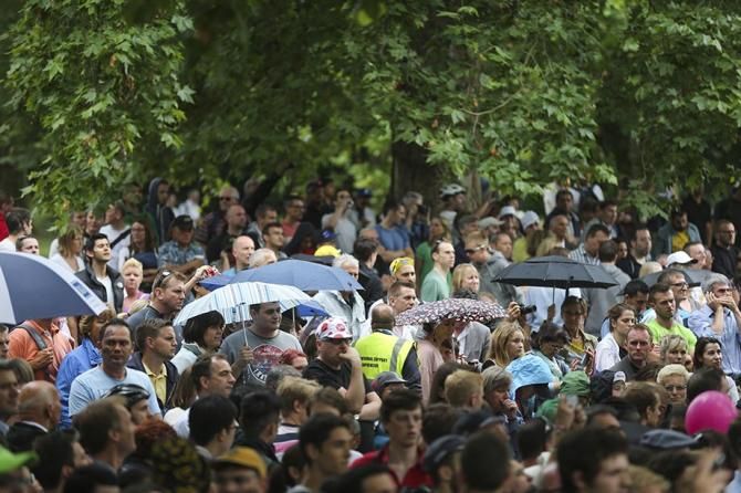 The light rain didnt stop the crowds.
