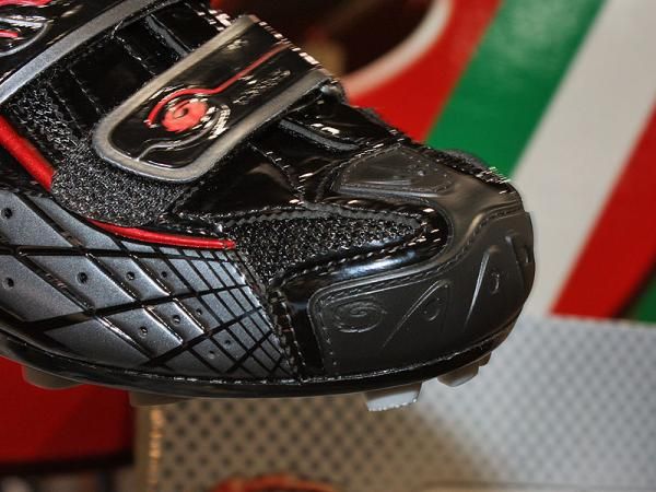 The reinforced toe should be a boon to riders living in rockier areas or 'cross racers who needs a little extra durability in this area.