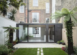 rear view of the extension of Bloomsbury House and Mews by west architecture