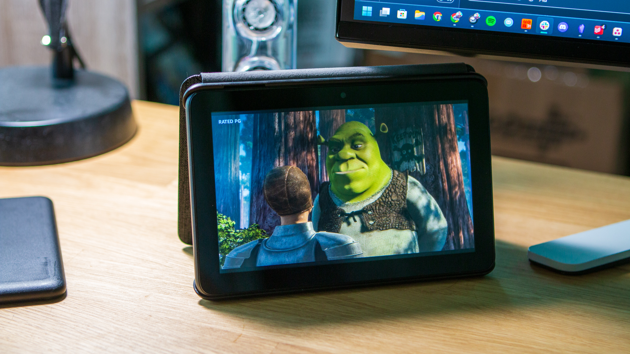 Amazon Fire 7 (2022) Shrek is playing on the table