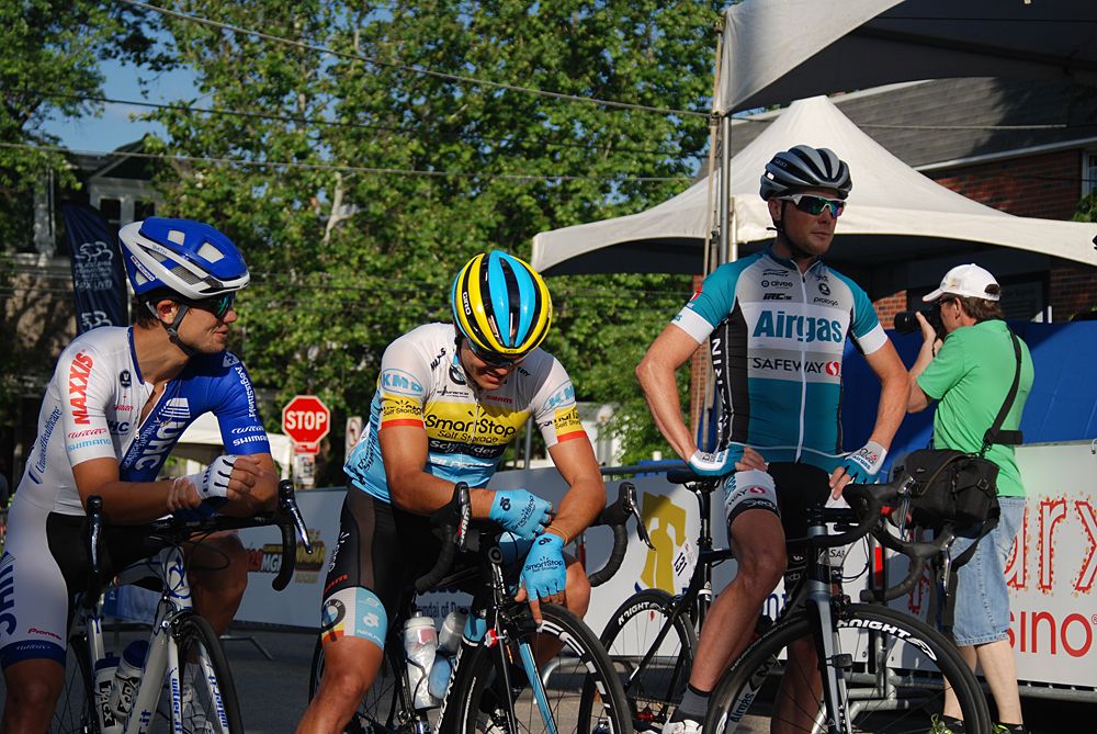 Kiel Reijnen and Travis McCabe at the start