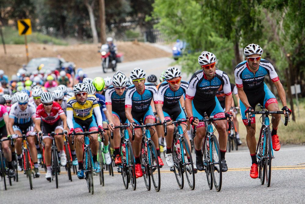 Jamis sets pace on the front to defend the yellow jersey