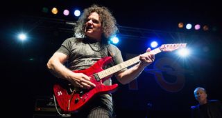 Vinnie Moore plays his red Dean Superstrat live with UFO