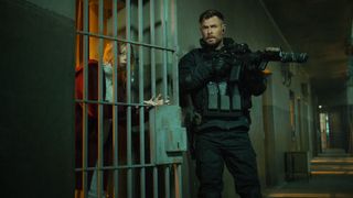 Tyler Rake (Chris Hemsworth) with Ketevan (Tinatin Dalakishvili) behind a cell door