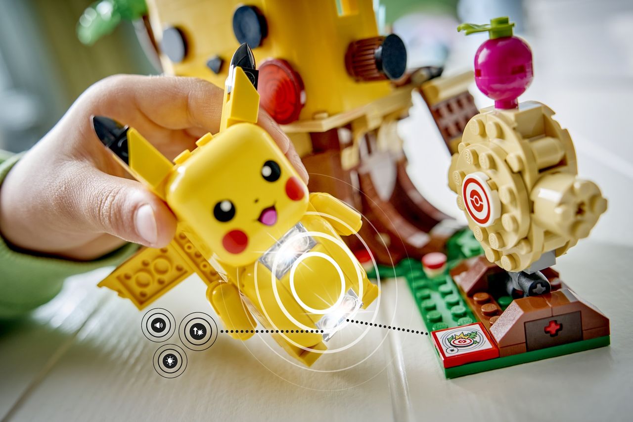 LEGO Pok&eacute;mon SMART PLAY Pikachu treehouse set