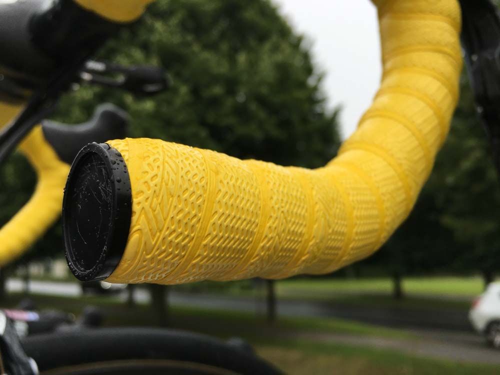 Mark Cavendish celebrated the maillot jaune with yellow handlebar tape for stage 2 of the Tour de France.