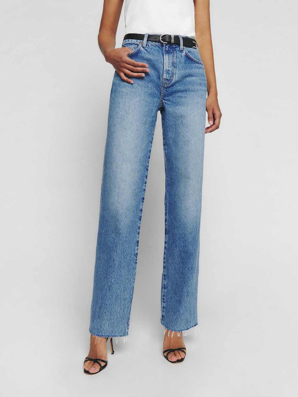 Val 90s Mid Rise Straight Short Jeans