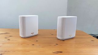 best mesh Wi-Fi router Asus ZenWiFi AX (XT8) on a wooden table