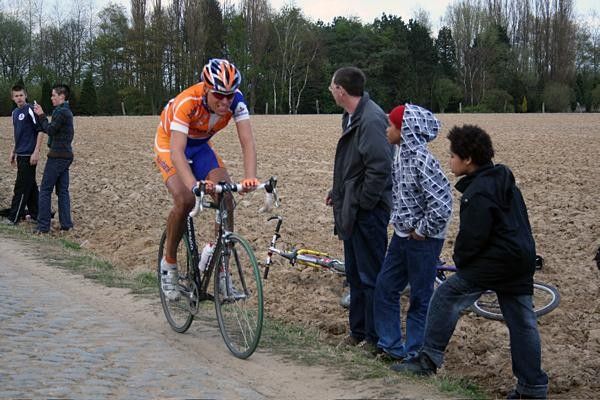 Joost Posthuma (Rabobank) takes a smoother line on the dirt at the side of the cobbles.