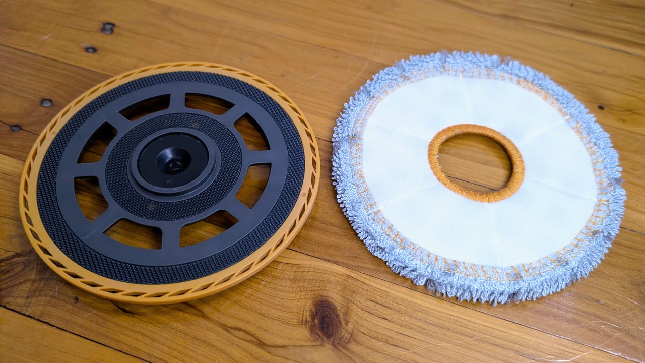 Dreame Matrix10 Ultra robovac mop pad close up
