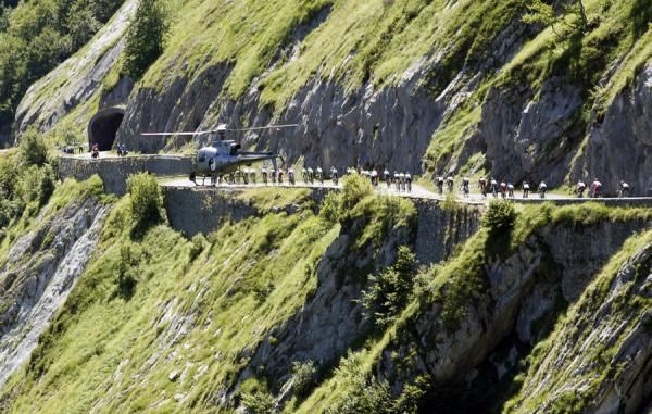 A helicopter gets a bird's-eye-view of the action on the Col d'Aubisque