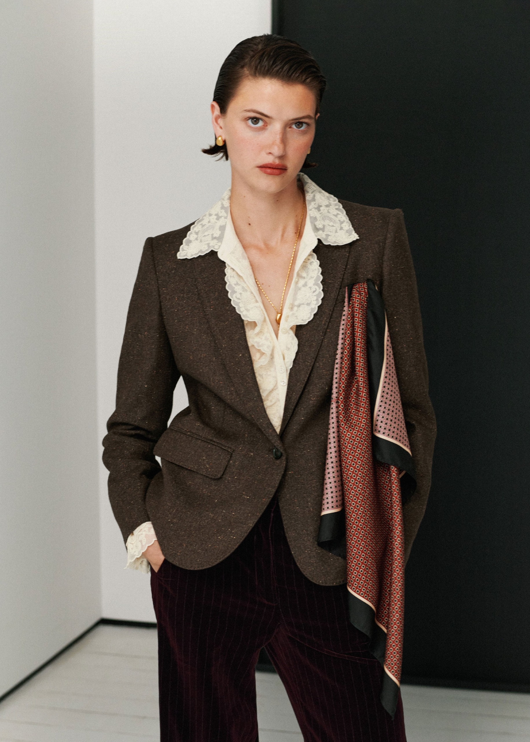 Sharp Shoulder Short Blazer