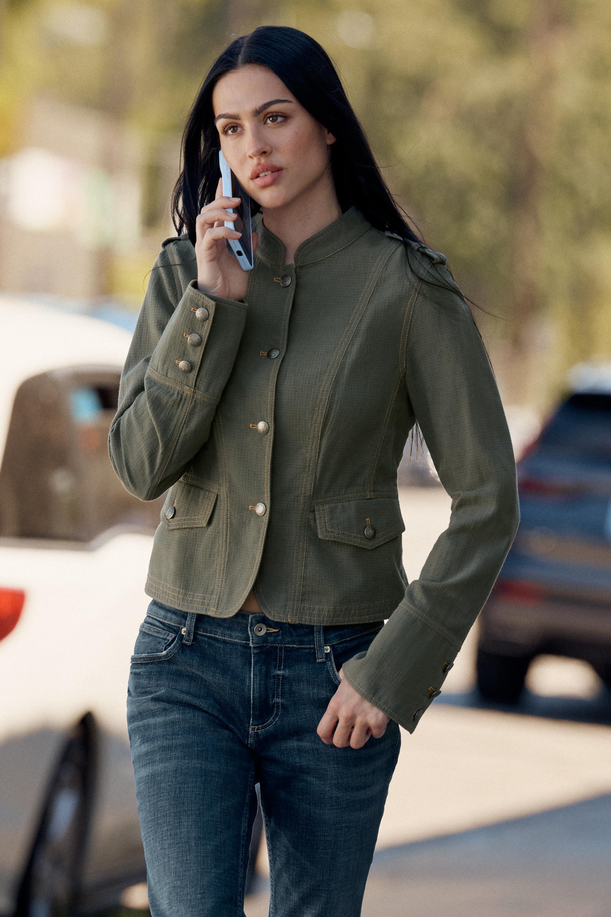 Fluid Blazer With Topstitching