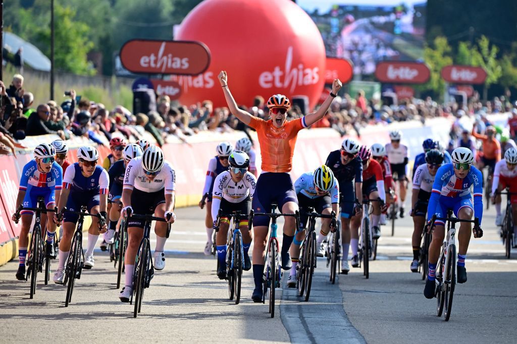 Puck Langenbarg wins the Junior women road race at the 2024 UEC European Championships