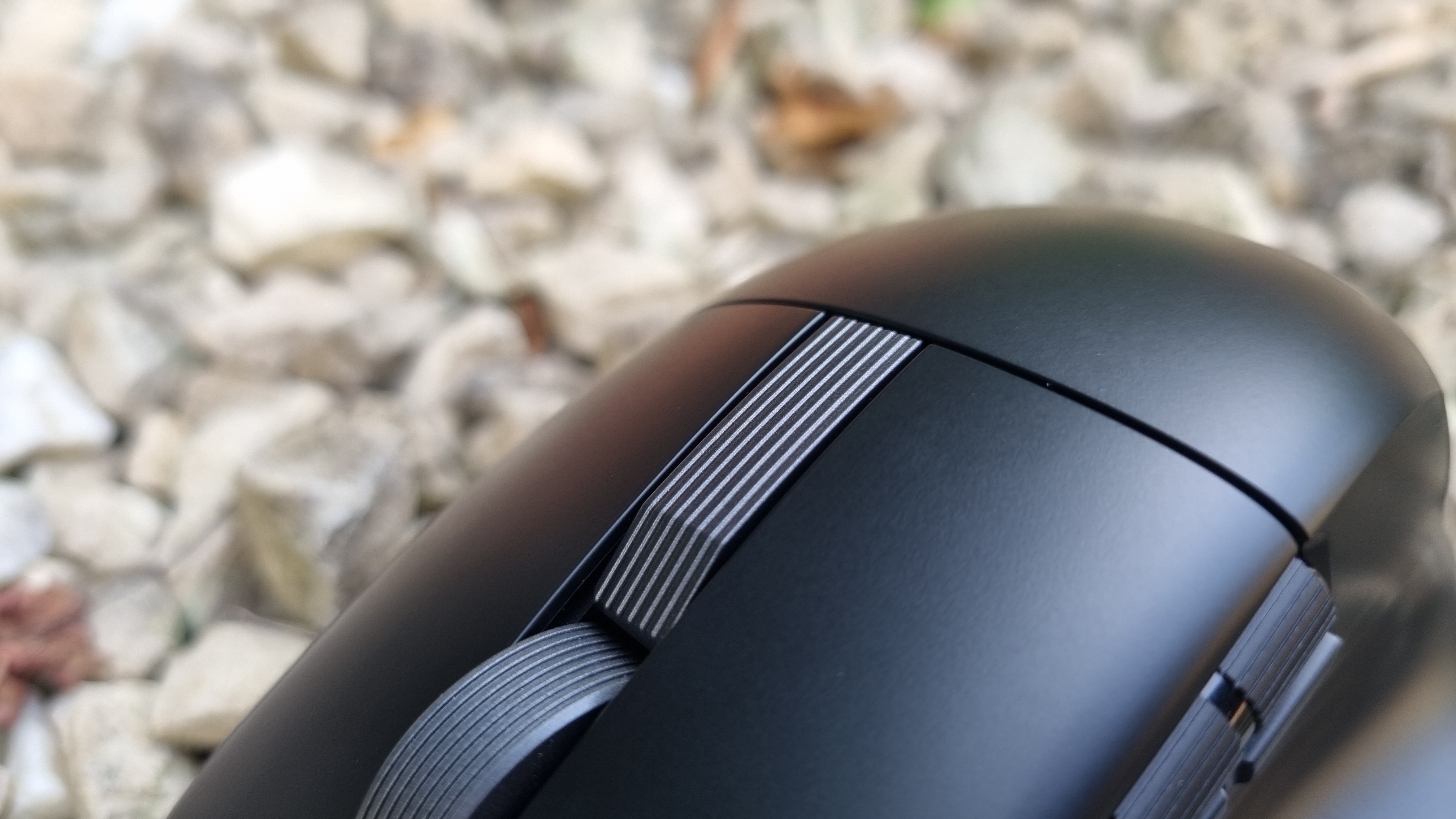 The hidden DPI button on top of the Asus ProArt Mouse MD301
