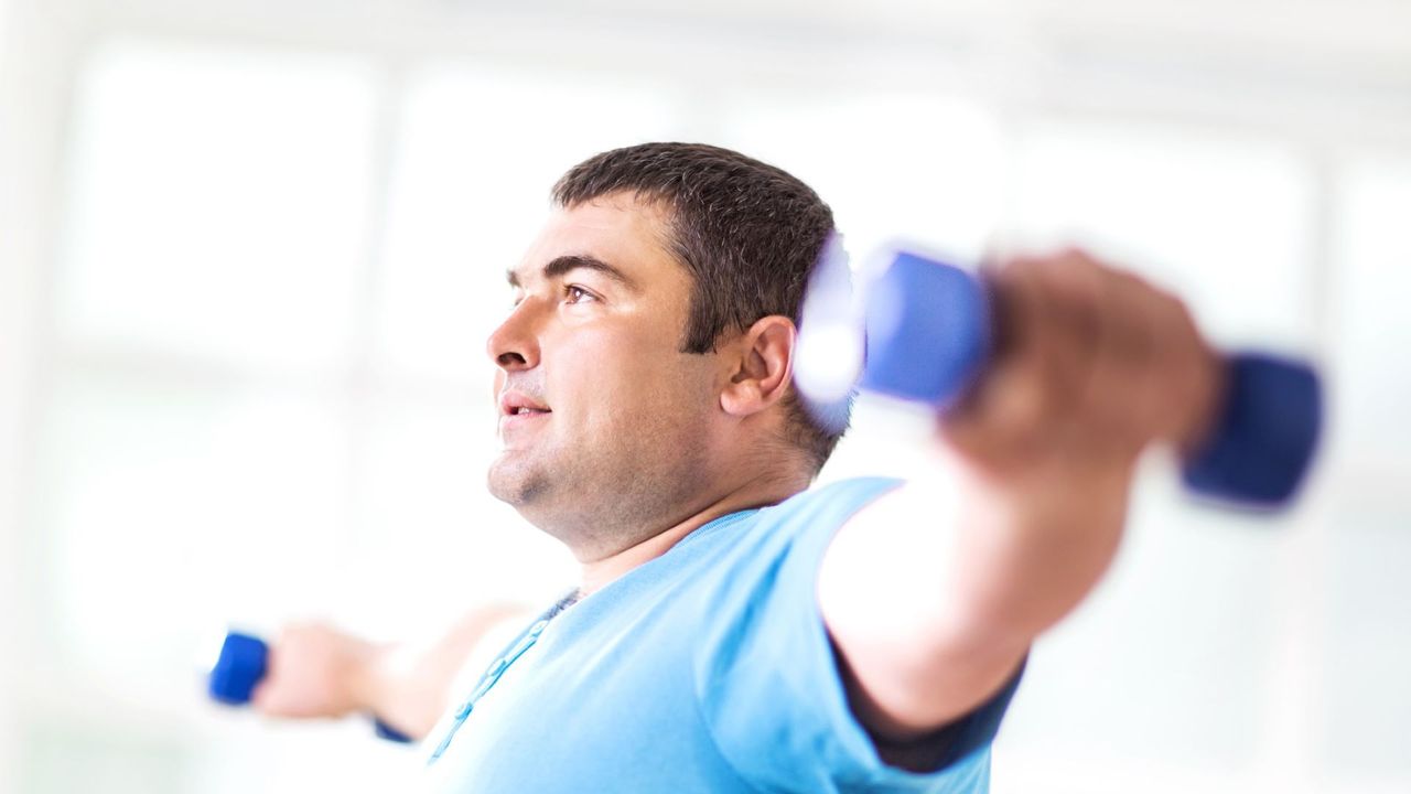 Man using dumbbells