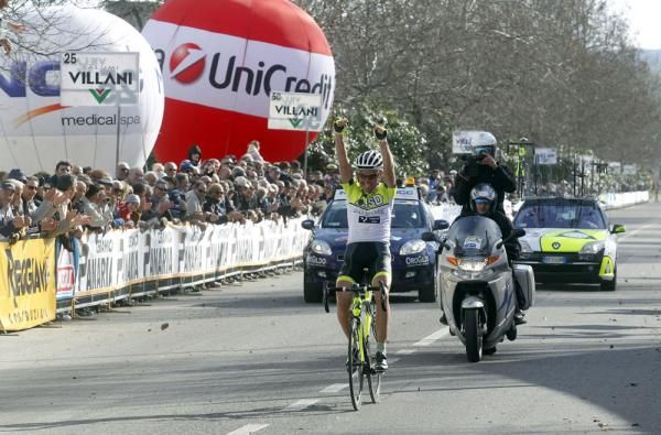 Bartosz Huzarski (ISD - Neri) claims victory