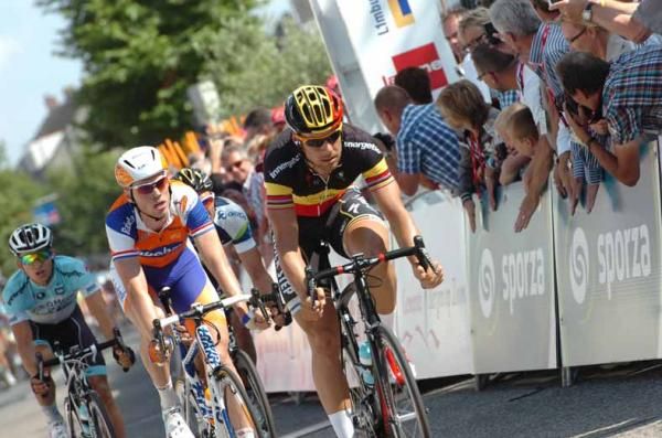 Tom Boonen (Omega Pharma-QuickStep) moves into the overall lead.