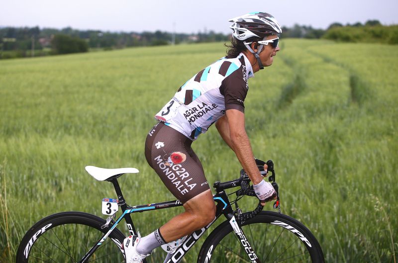 Carlos Betancur (Ag2r-La Mondiale) showing signs of his crash