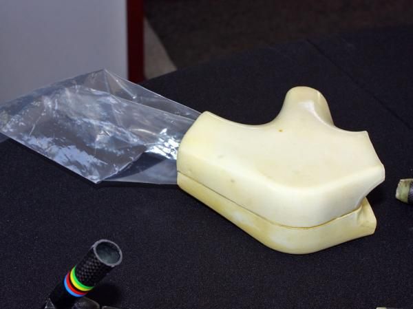 Bladders are still used with Felt's new InsideOut polyurethane molds to press the form outward against the carbon plies.