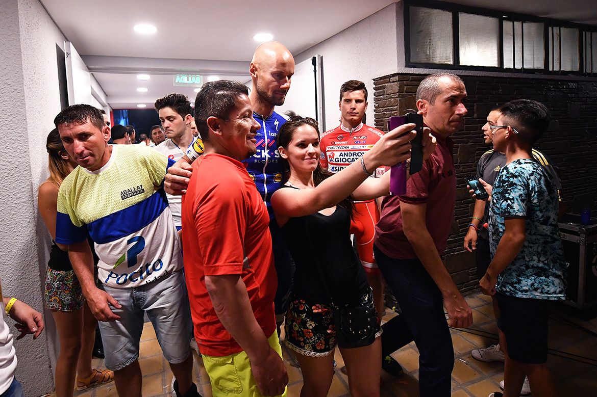Tom Boonen takes a selfie with Tom Boonen