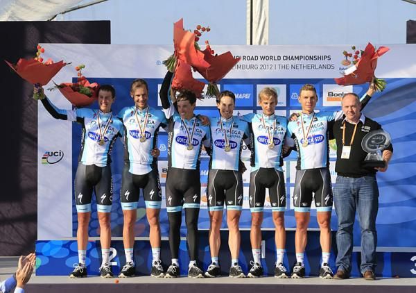 Winners: Tom Boonen, Sylvain Chavanel, Tony Martin, Niki Terpstra, Kristof Vandewalle and Peter Velits (OmegaPharma - QuickStep)