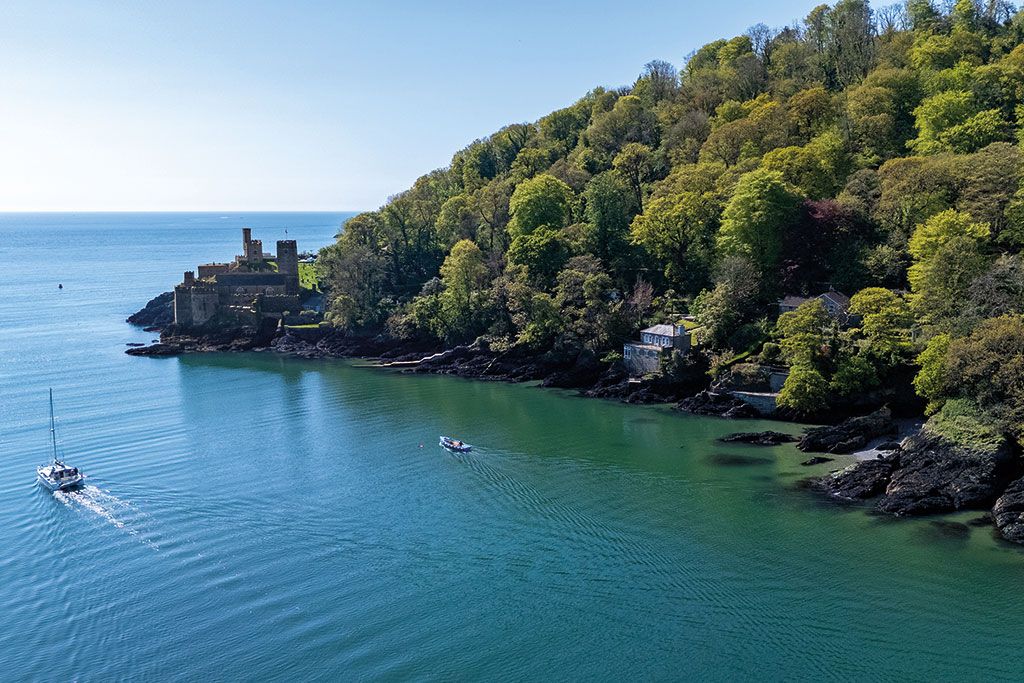 Properties for sale overlooking the sea: Rosebank, Dartmouth, Devon