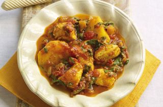 Slimming World's spicy chicken, spinach and potato curry