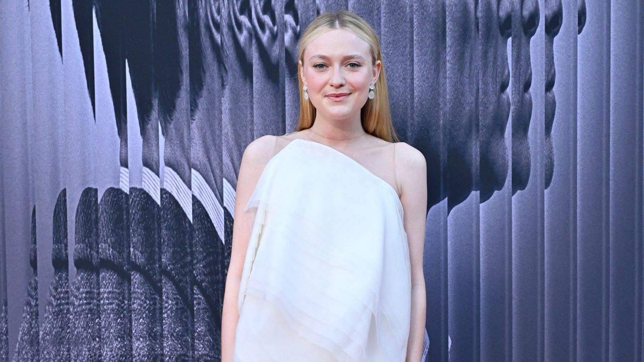 dakota fanning wears fendi at ripley premiere