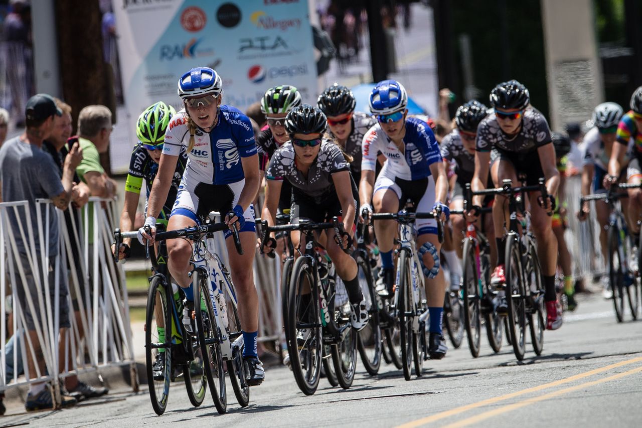 Hannah Barnes (UnitedHealthcare) leads the field on the chase.