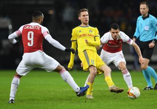 Alex Hleb of Arsenal is closed down by Granit Xhaka and Alexandre Lacazette of Arsenal during the UEFA Europa League Round of 32 First Leg match between BATE Borisov and Arsenal on February 14, 2019 in Barysaw, Belarus.