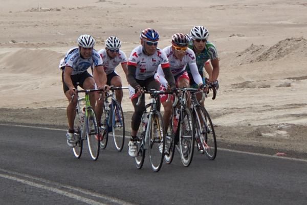 The second bunch is trying hard to bring the escape back, as they are one minute ahead with two laps to go.
