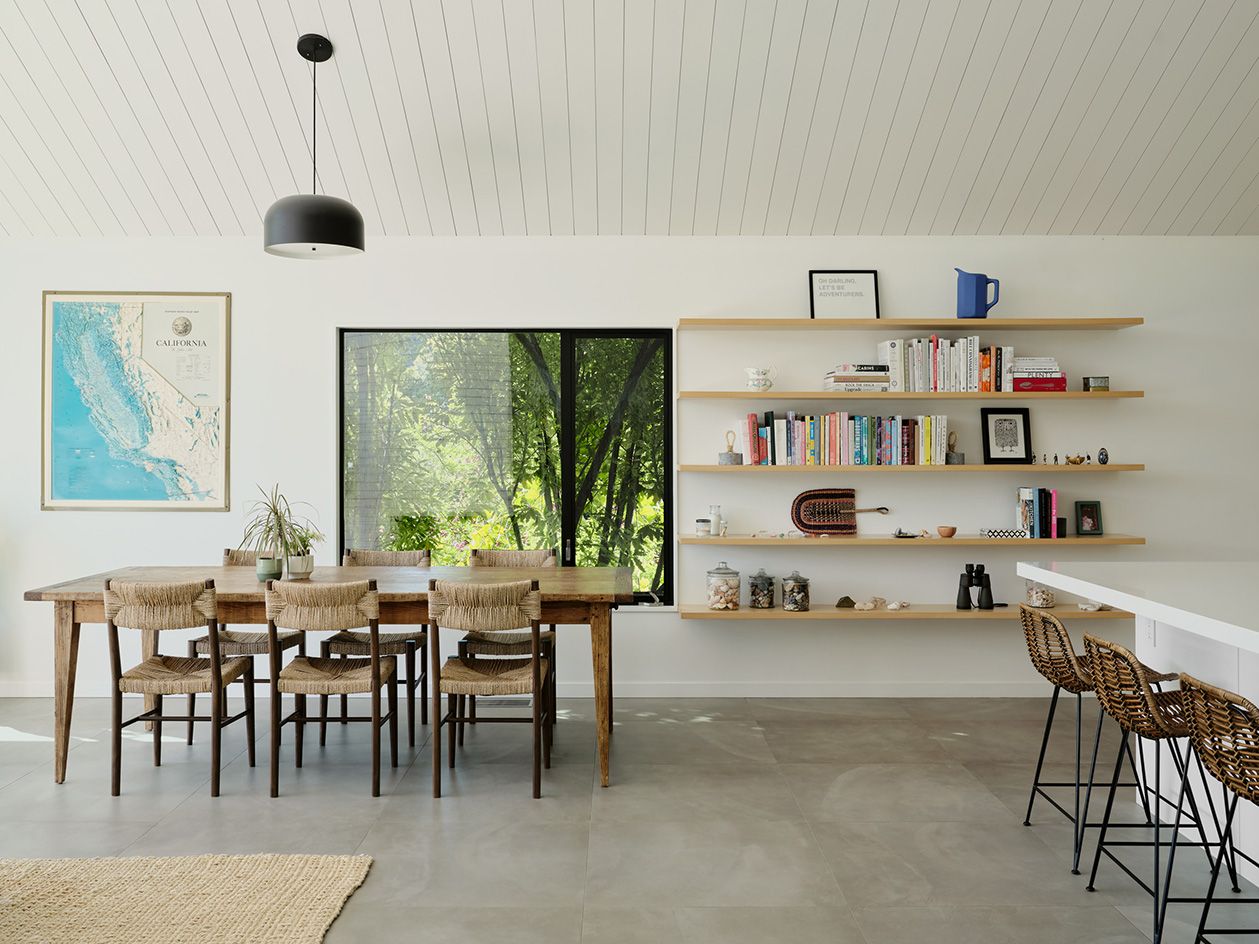 Mill Valley house Courtyard house white interior with dining table