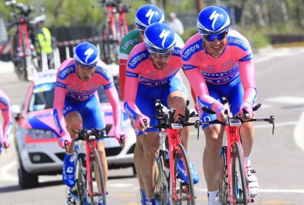 Lampre-ISD in their luminous jerseys