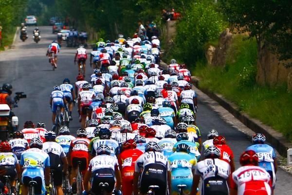 The peloton start to climbing part