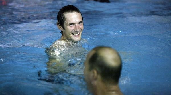 Frank Schleck enjoying the pool