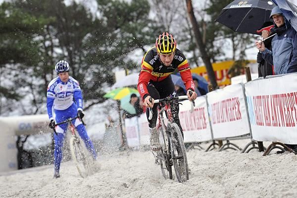 Tom Boonen seems to master the sandy conditions in Mol.