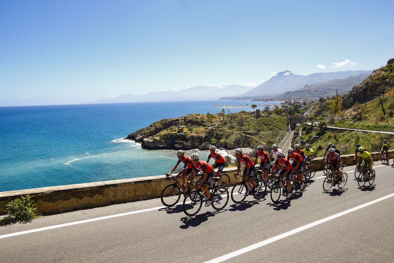 Bahrain-Merida rides on the rest day in Cefalu