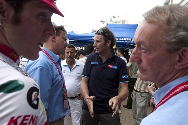 It's all happening as discussions are going on everwhere, here Skil-Shimano team-manager Rudi Kemna (second from right), chats with Chief Commissaire Alexander Donike, as Brad Huff (left) of Jelly Belly and Martijn Swinkels hold their own conversation on the drama at the finish in Dongfang.