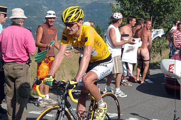 Floyd Landis (Phonak) suffers on the final climb
