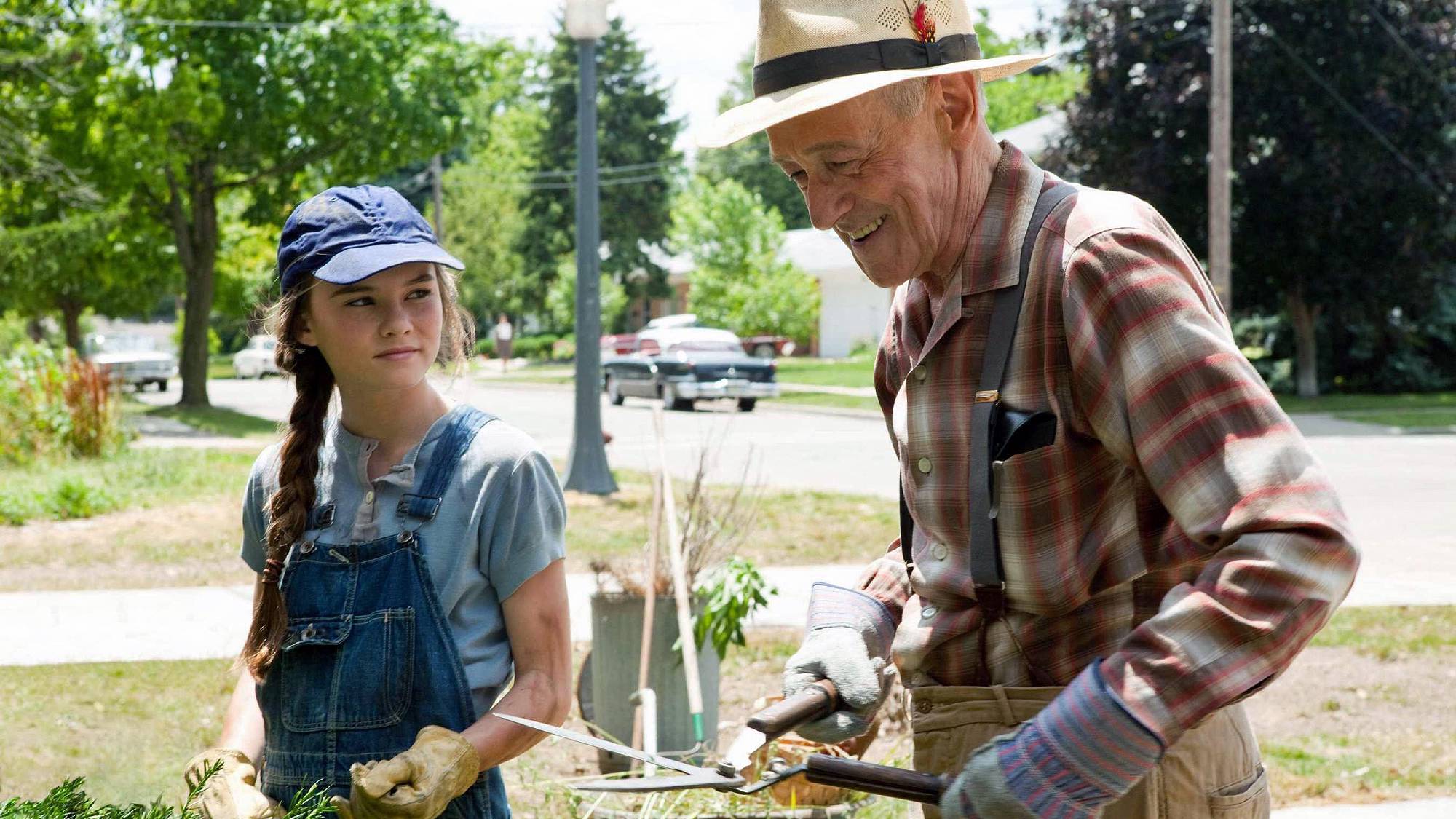 Madeline Carroll and John Mahoney in "Flipped" movie (2010)