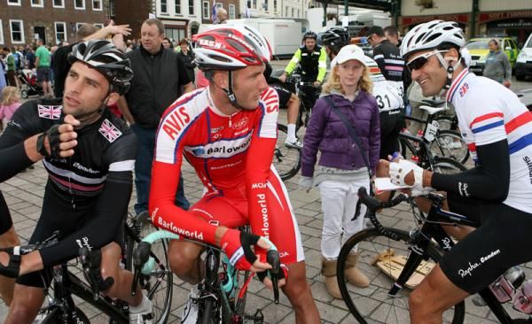 British riders Tom Southam (Rapha Condor), Steven Cummings (Barloworld) and National Champion Kristian House (Rapha Condor) before the stage