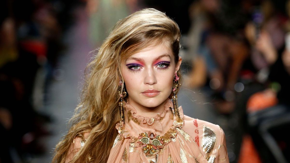 Every Single Beauty Look Gigi Hadid Wore During Fashion Week | Marie ...